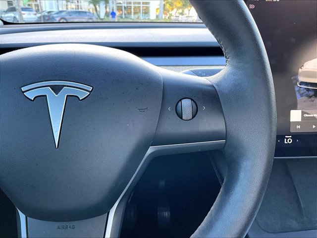 Used 2022 Tesla Model Y Long Range image 21