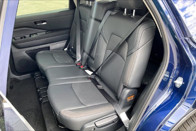New 2026 Nissan Pathfinder SL FWD image 16