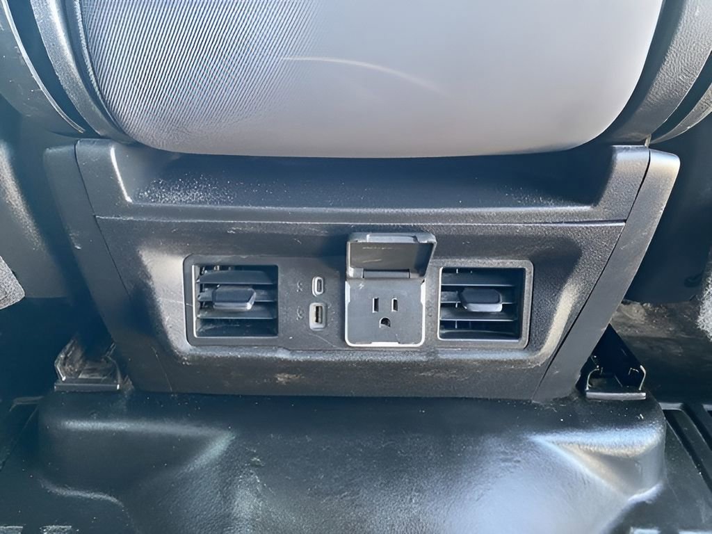 Used 2024 Chevrolet Silverado 3500 LT w/ Convenience Package AWD/4WD image 39
