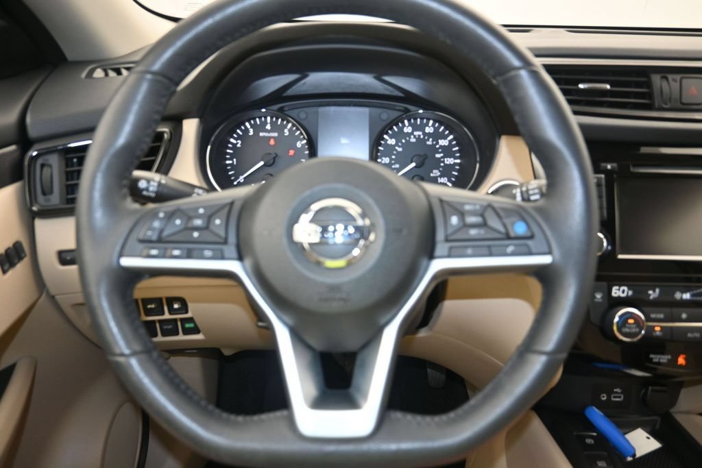 Used 2019 Nissan Rogue SV w/ Premium Package FWD image 14