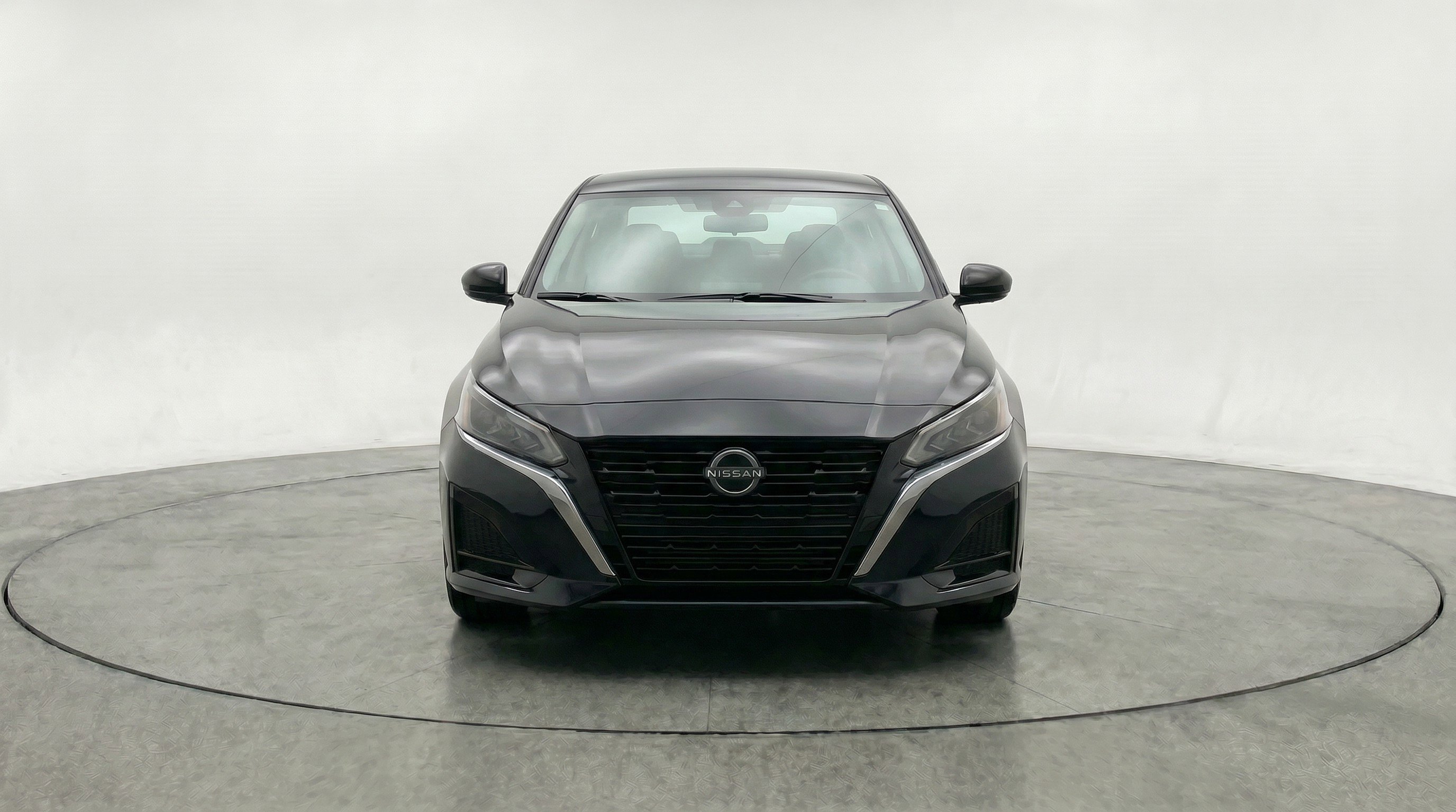 Used 2025 Nissan Altima 2.5 SV FWD image 2