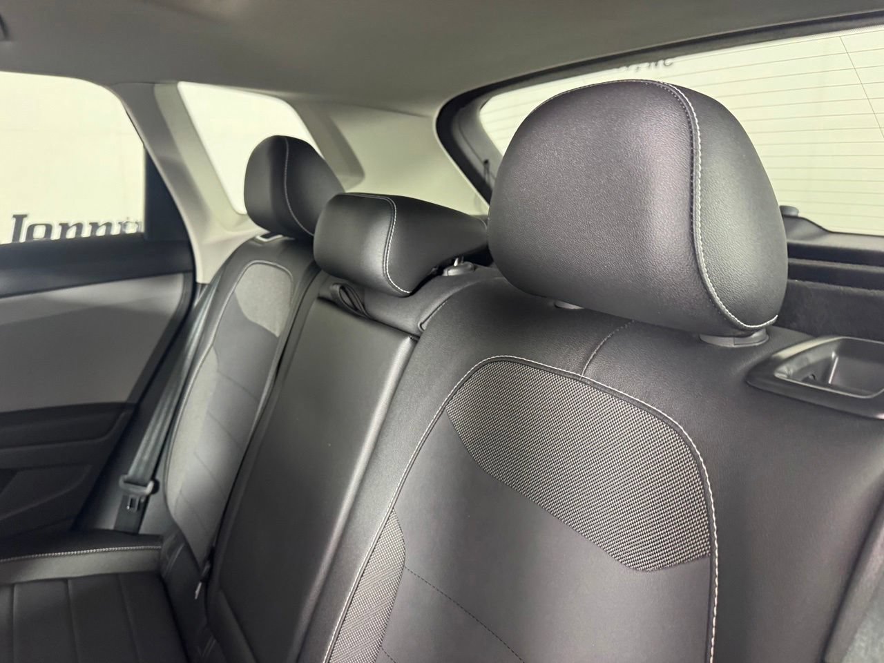 Used 2023 Volkswagen Taos SE w/ Panoramic Sunroof Package FWD image 28