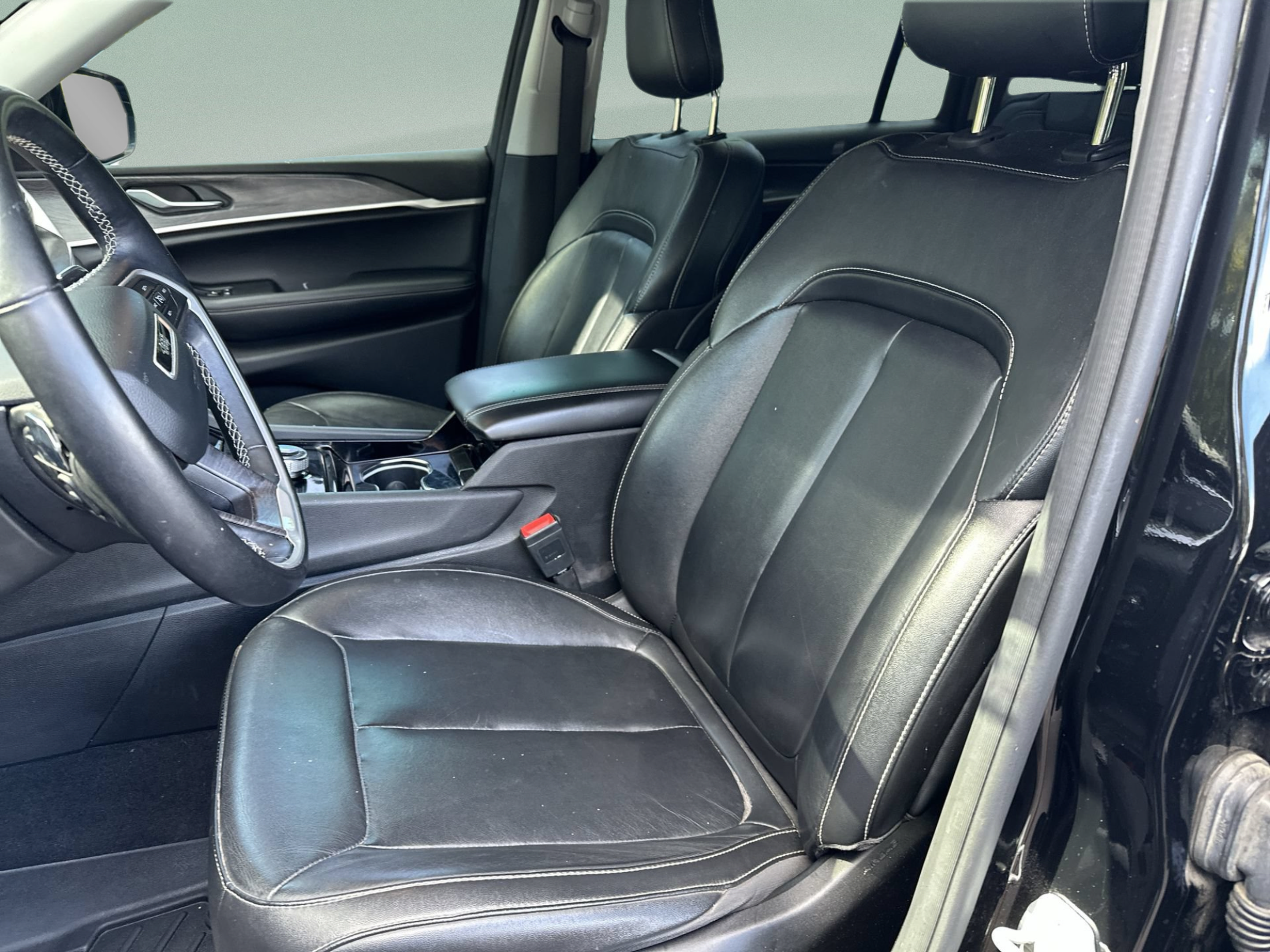 Used 2022 Jeep Grand Cherokee L Limited RWD image 13