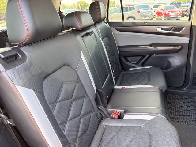 Used 2024 Volkswagen Atlas Peak Edition SE AWD/4WD image 27