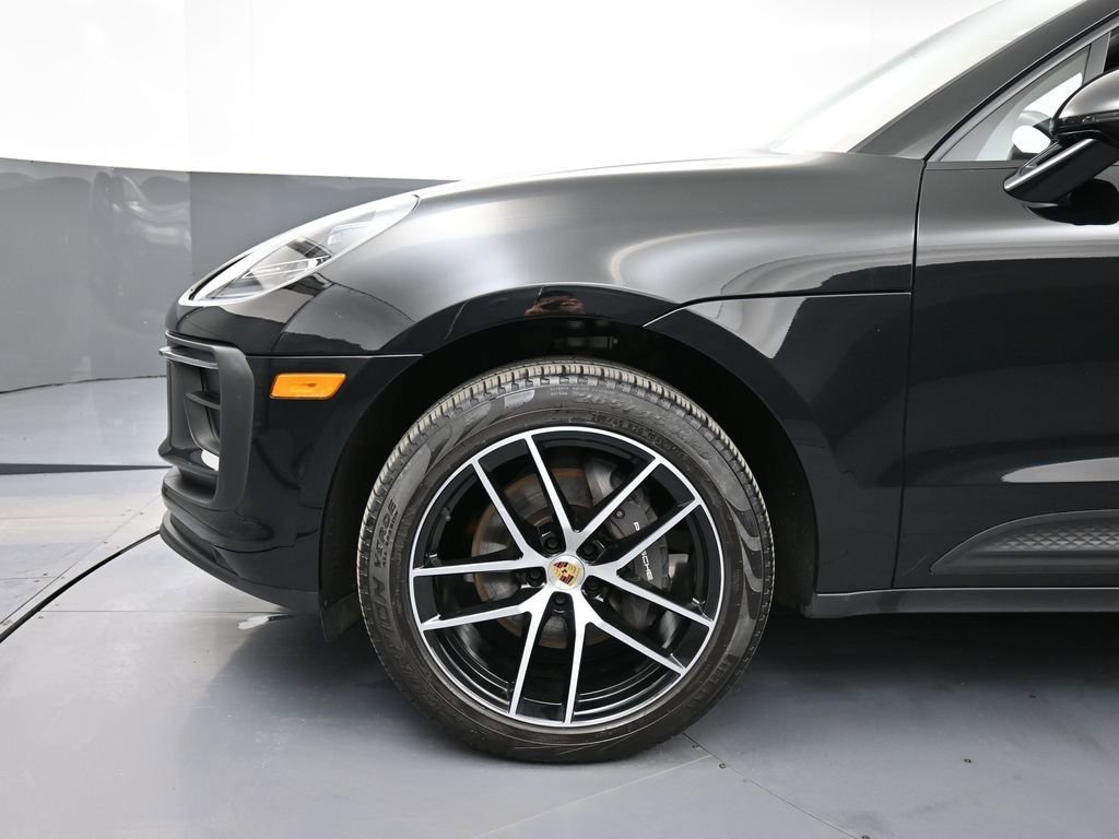 Certified 2024 Porsche Macan image 12