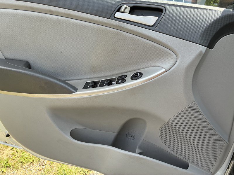 Used 2015 Hyundai Accent GLS FWD image 13