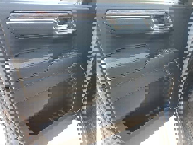 Used 2025 Chevrolet Silverado 1500 LT image 21