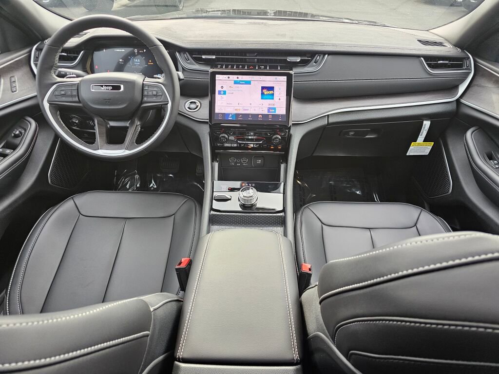 New 2025 Jeep Grand Cherokee L Limited w/ Black Appearance Package image 15