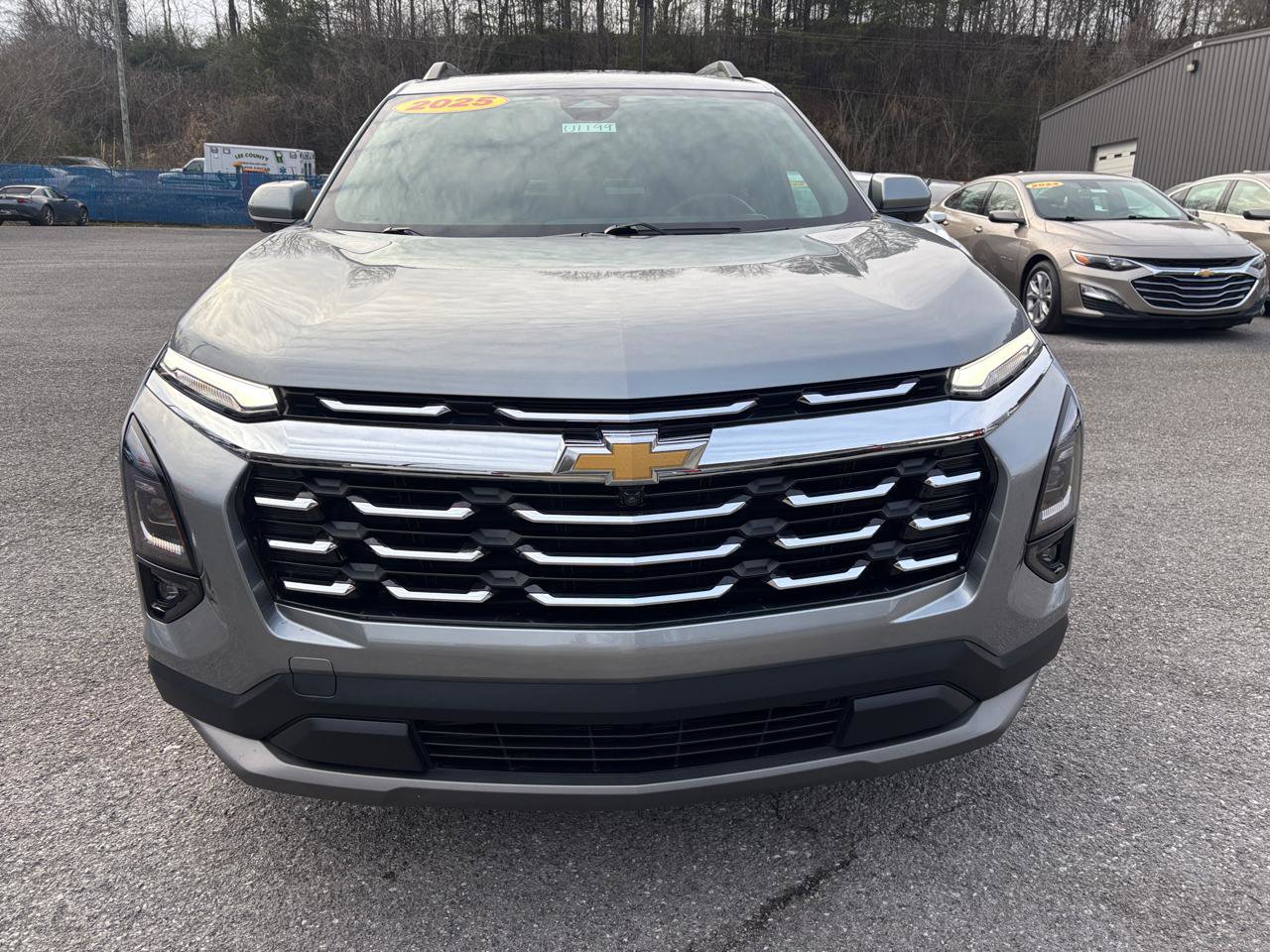 Used 2025 Chevrolet Equinox LT w/ Safety and Technology Package FWD image 5