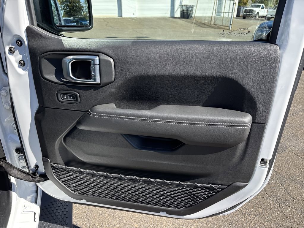 Used 2023 Jeep Wrangler Unlimited Sahara w/ Cold Weather Group image 15