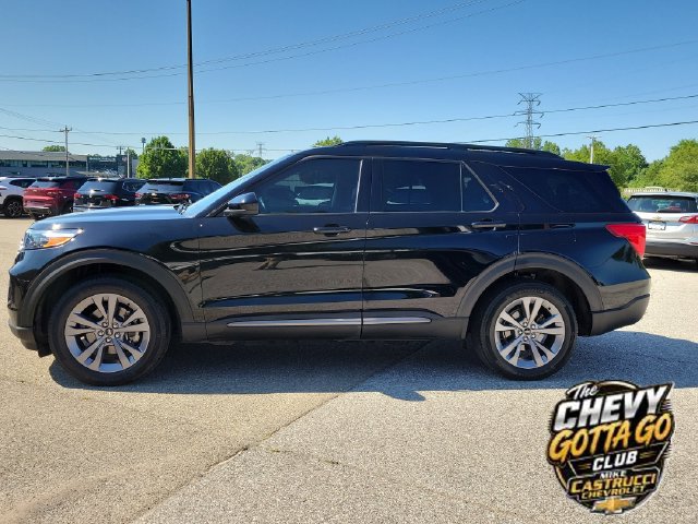 Used 2022 Ford Explorer XLT w/ Equipment Group 202A AWD/4WD image 2