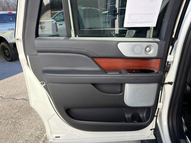 Used 2024 Lincoln Navigator L Reserve image 22