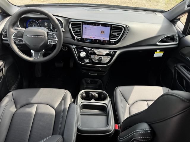 New 2027 Chrysler Pacifica LX FWD image 7
