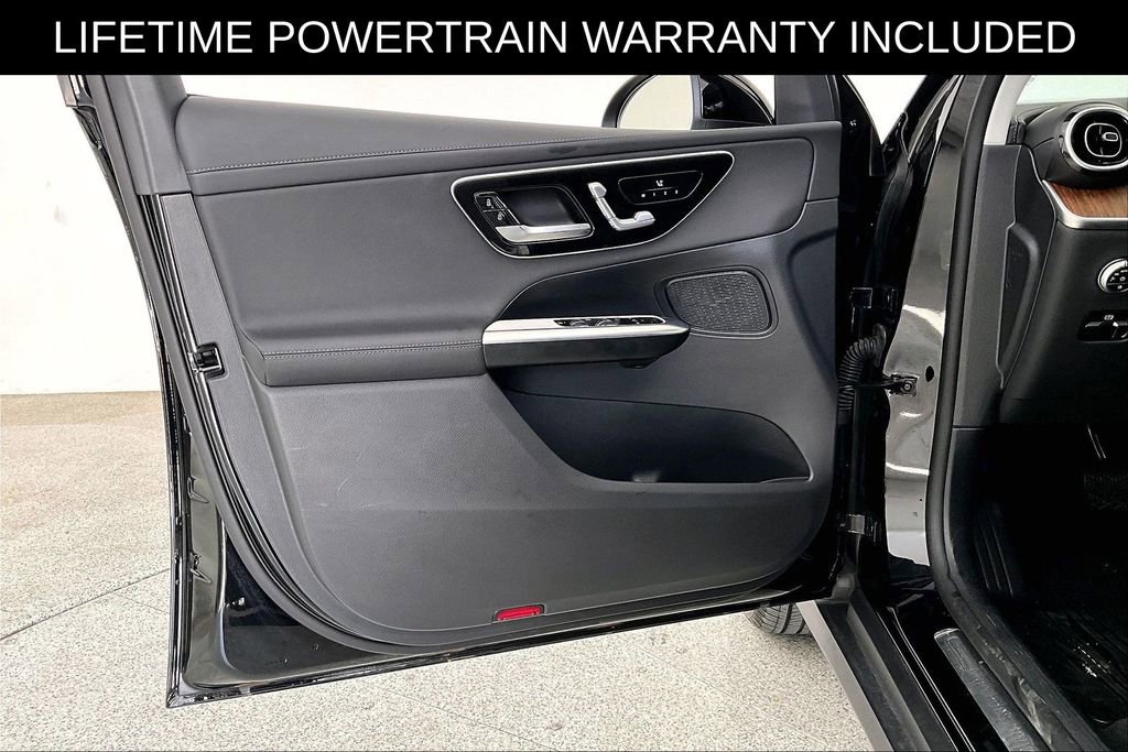 Used 2025 Mercedes-Benz GLC 350e 4MATIC image 22