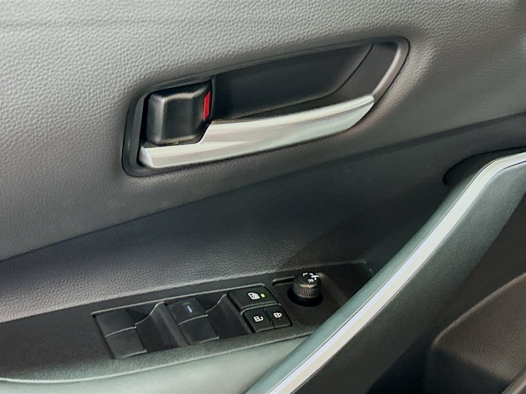 New 2025 Toyota Corolla SE FWD image 18