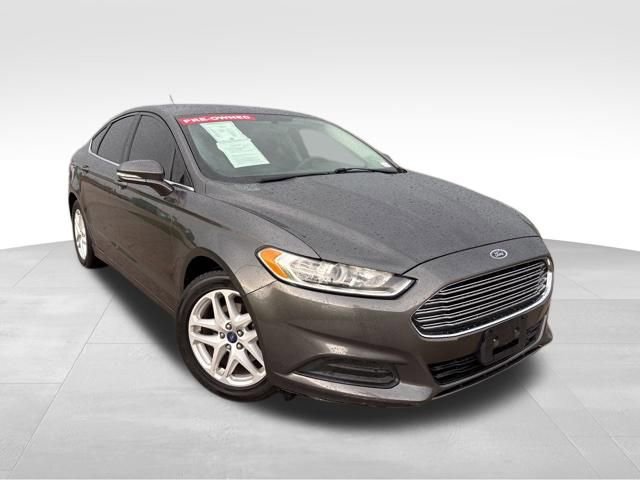 Used 2015 Ford Fusion SE FWD image 2