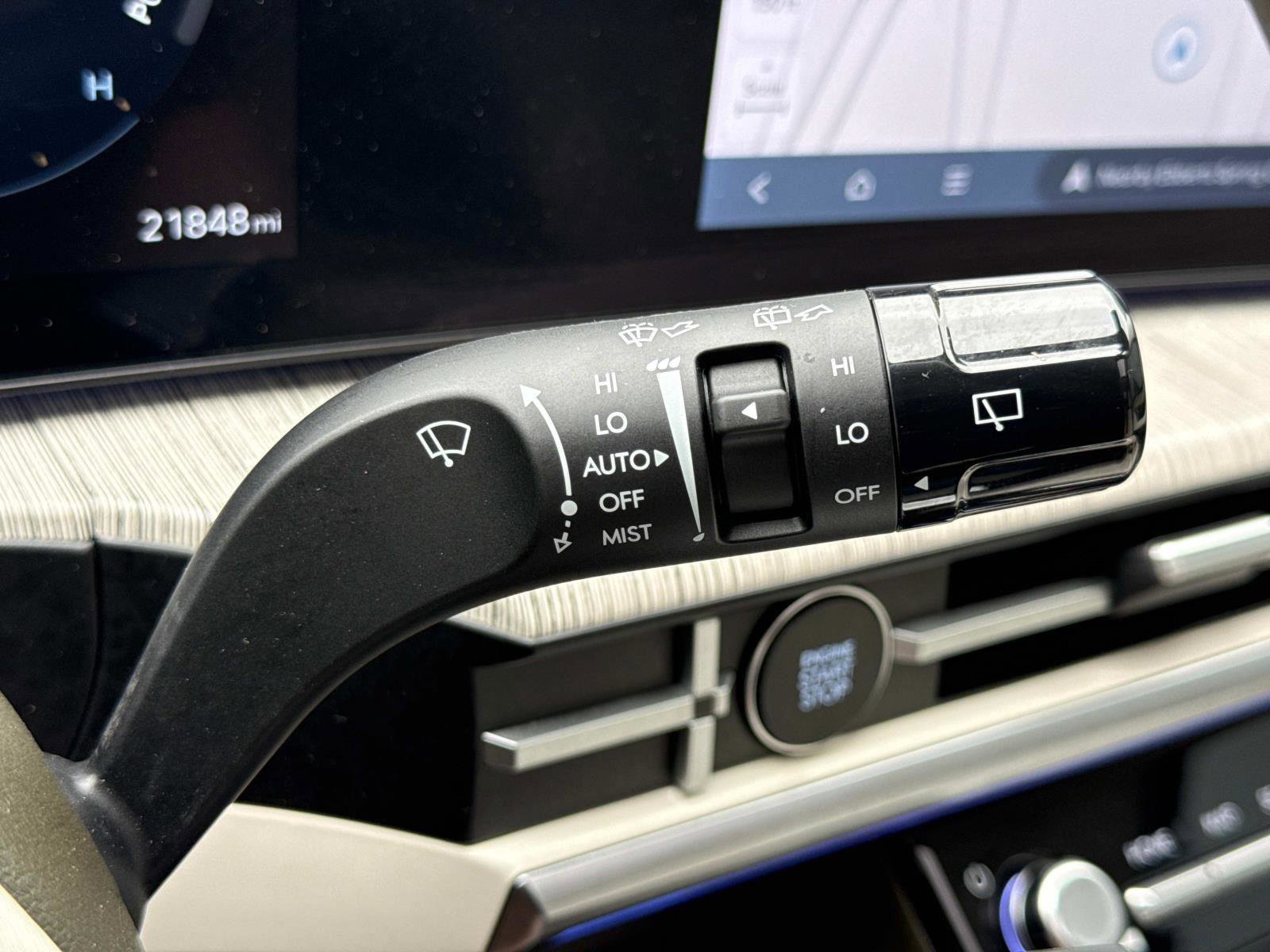 Used 2025 Hyundai Santa Fe Calligraphy image 11