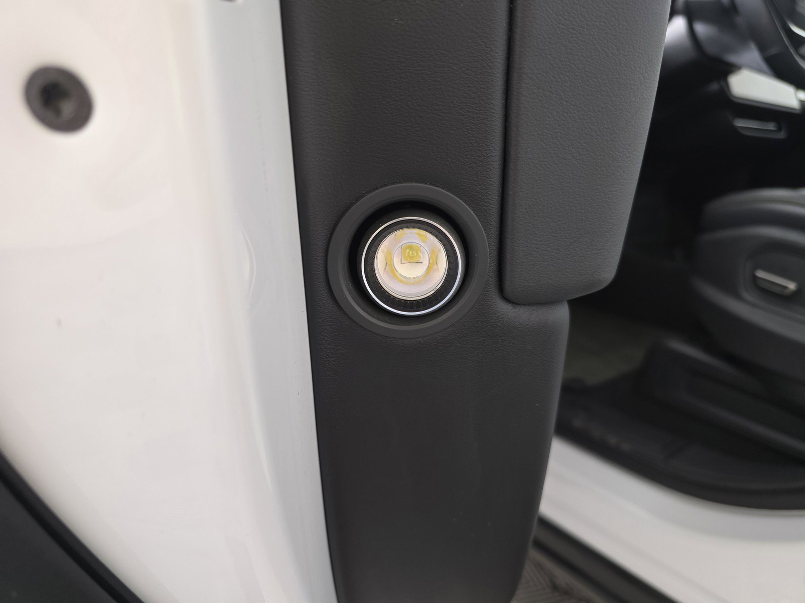 Used 2024 Rivian R1S Adventure AWD/4WD image 32
