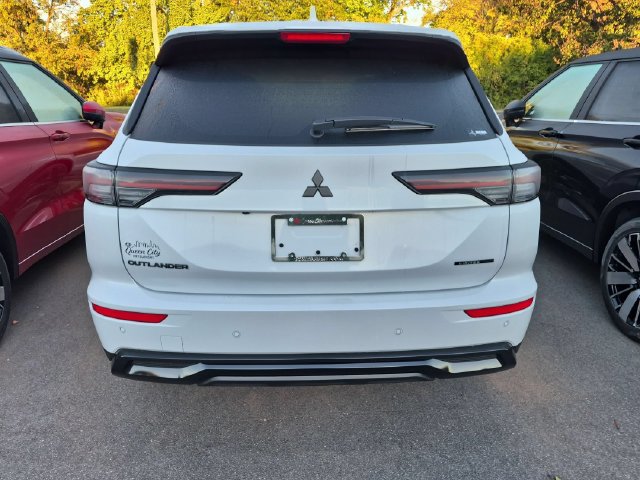 New 2026 Mitsubishi Outlander LE FWD image 4