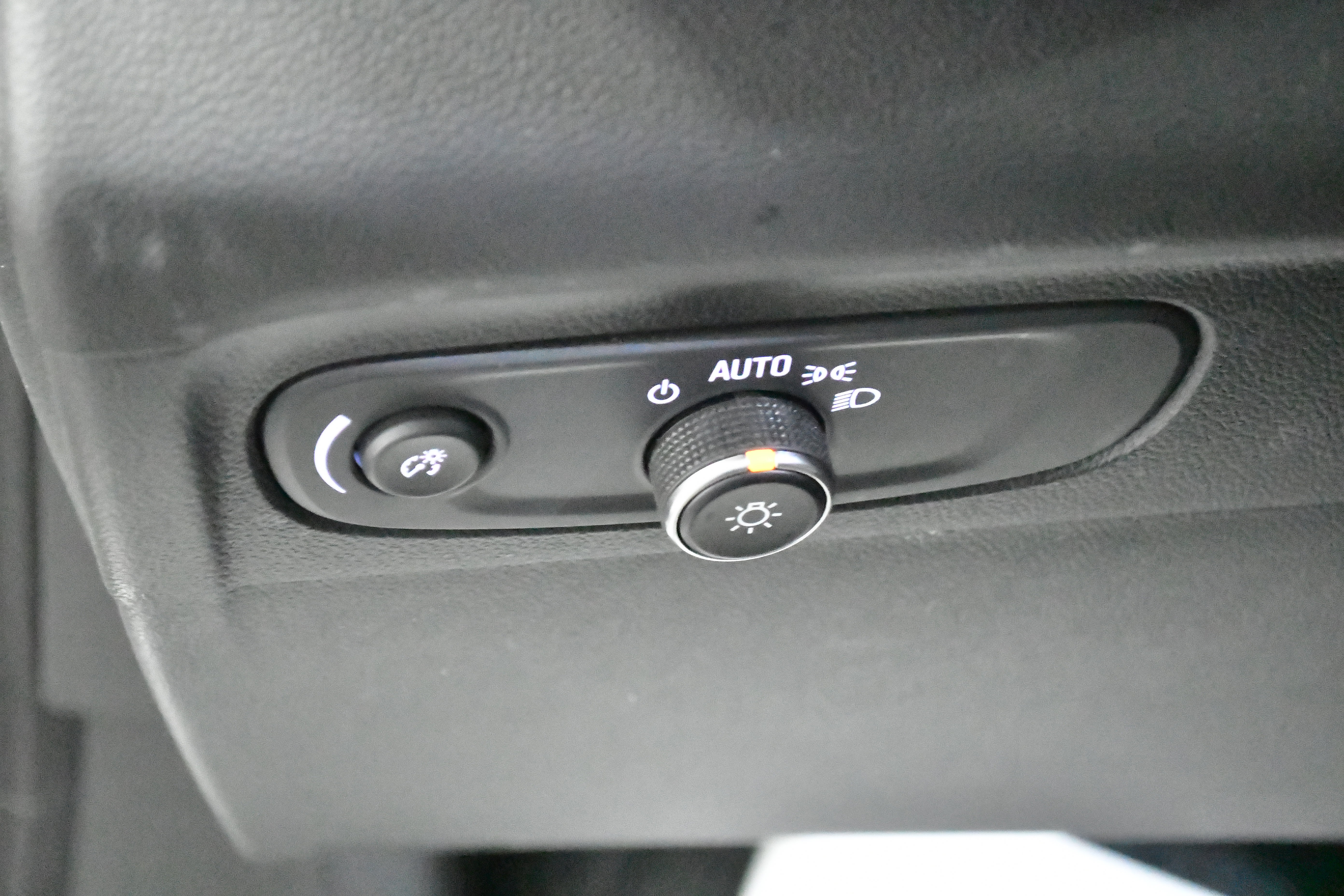 Used 2023 Buick Envision Essence w/ Sport Touring Package image 31