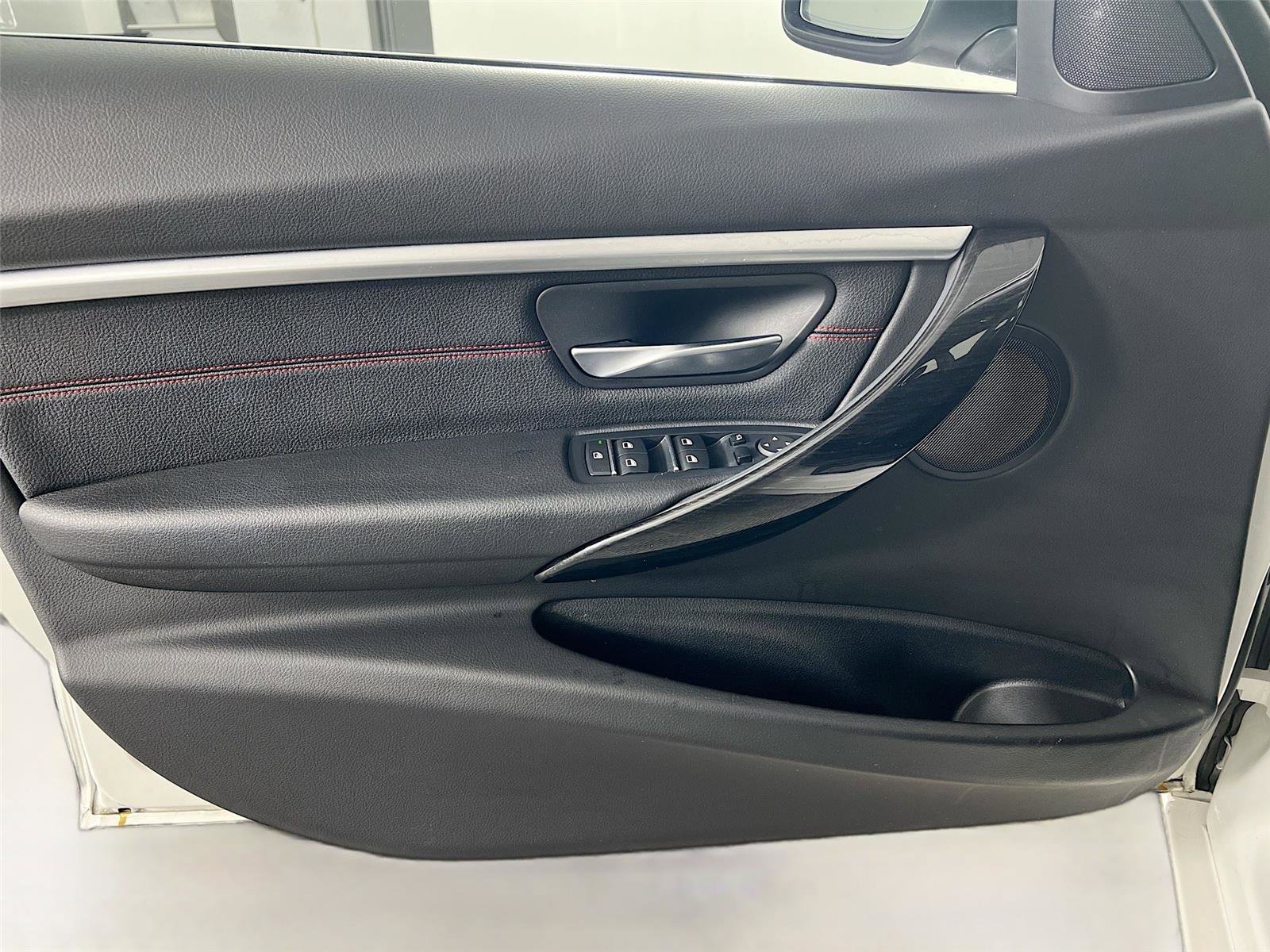 Used 2018 BMW 330i xDrive Sedan w/ Convenience Package image 18