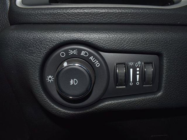 New 2026 Chrysler Pacifica Select FWD image 14