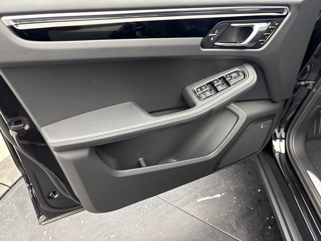 New 2026 Porsche Macan S AWD/4WD image 4