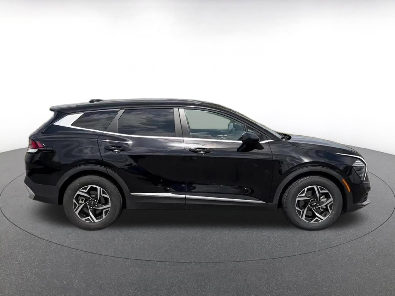 Used 2025 Kia Sportage LX FWD image 16