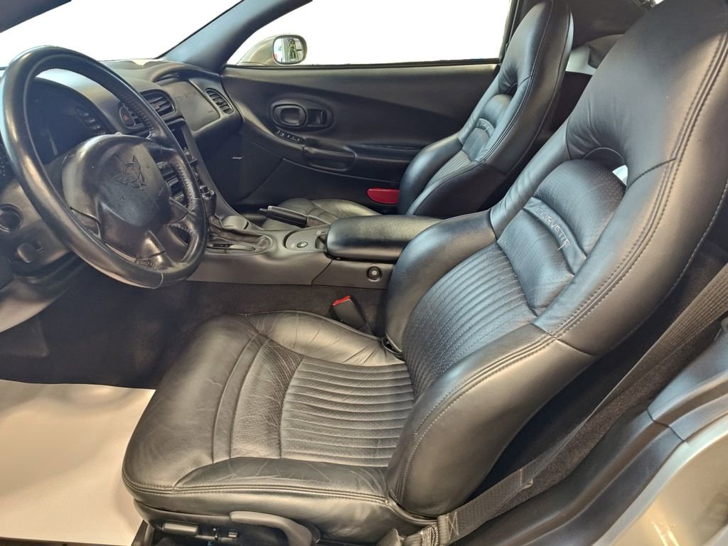Used 2001 Chevrolet Corvette Convertible w/ Preferred Equipment Group2 RWD image 9