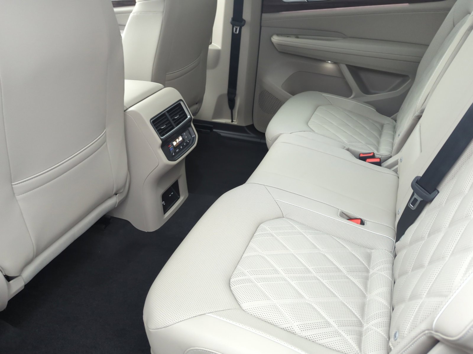 New 2026 Volkswagen Atlas SEL Premium R-Line image 17