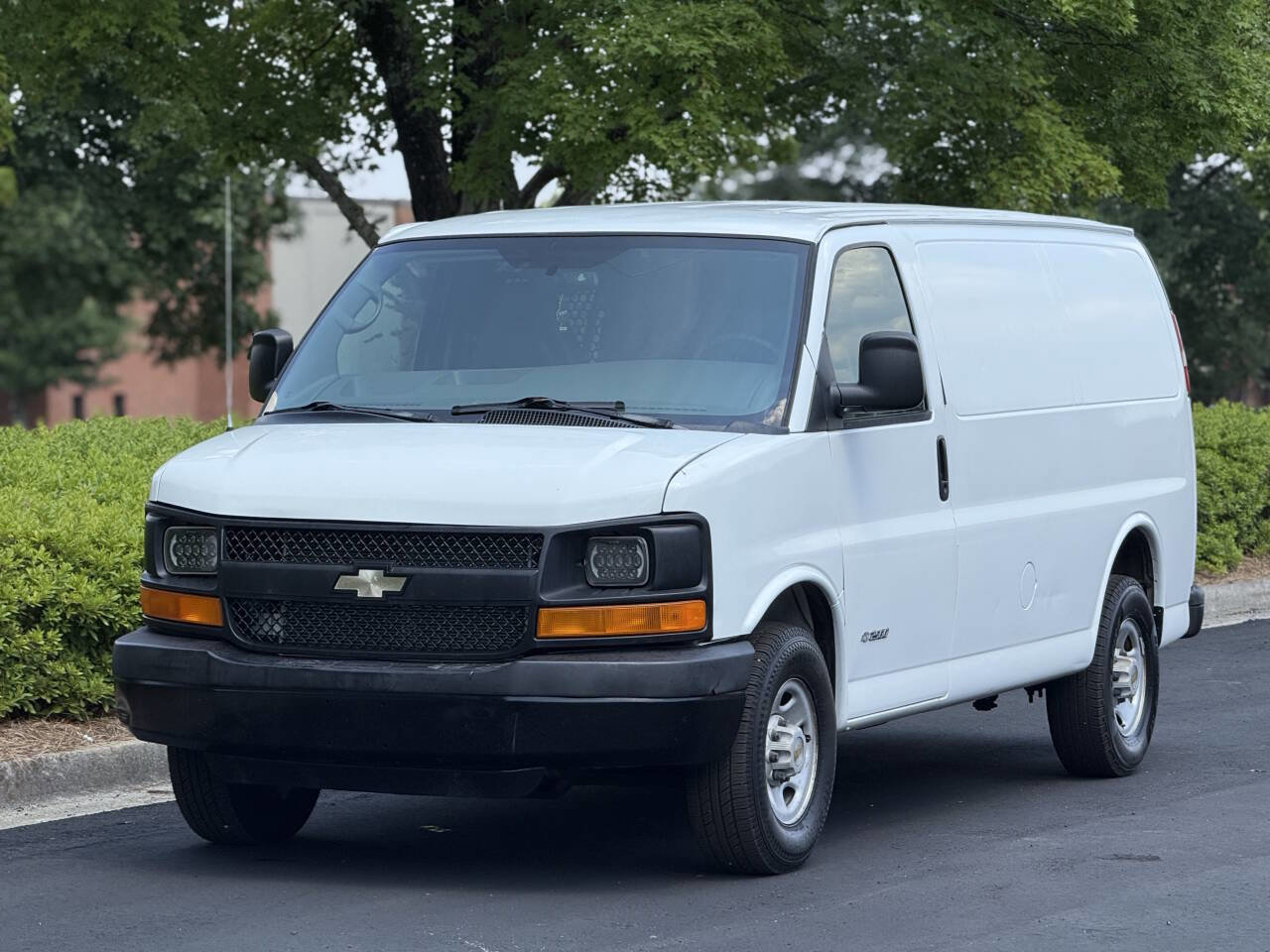 Used 2004 Chevrolet Express 2500 image 1