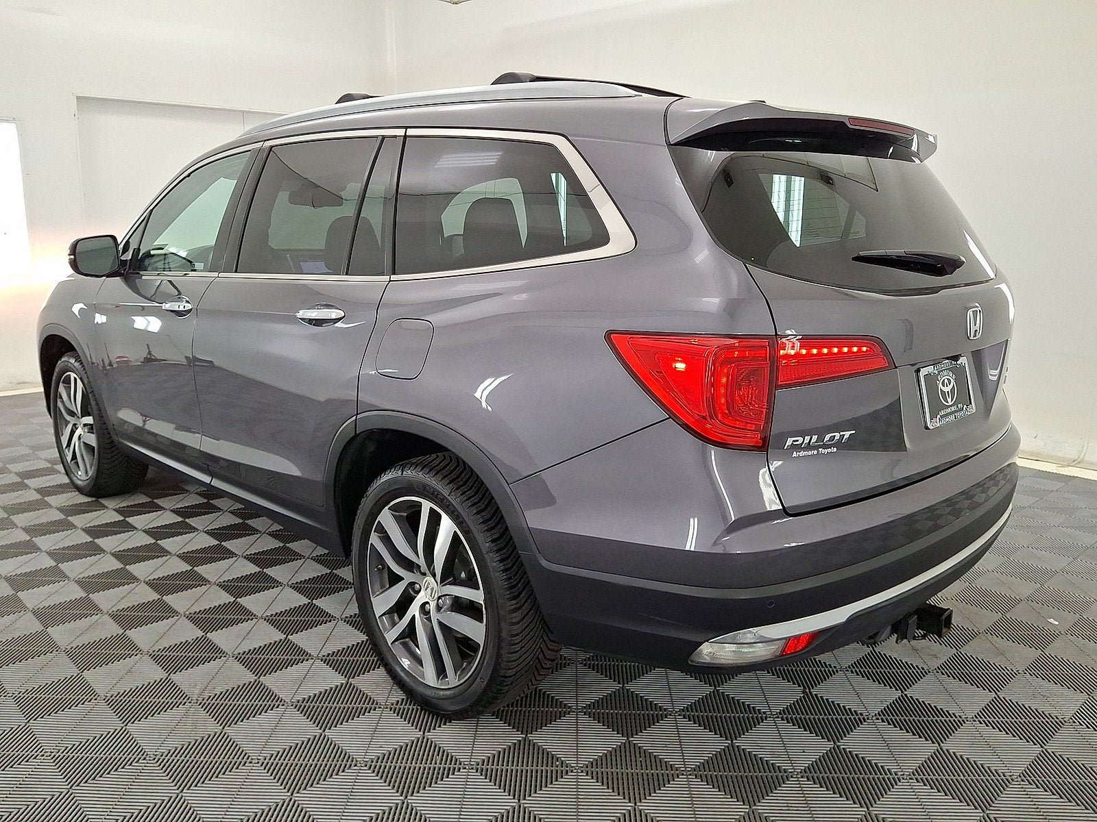 Used 2018 Honda Pilot Touring image 14