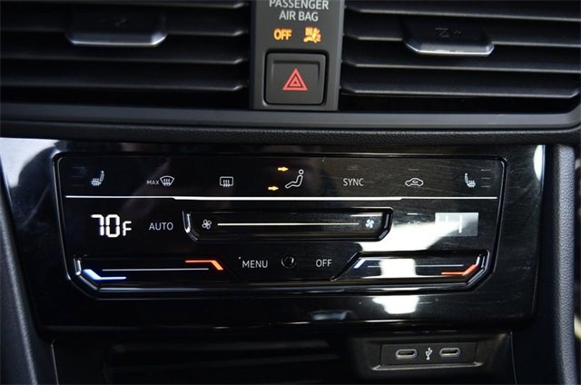 Certified 2025 Volkswagen Jetta SE w/ Sunroof Package image 15