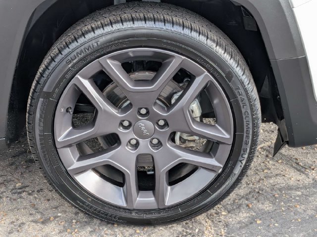 Used 2021 Jeep Renegade Latitude w/ Sun & Sound Group FWD image 11