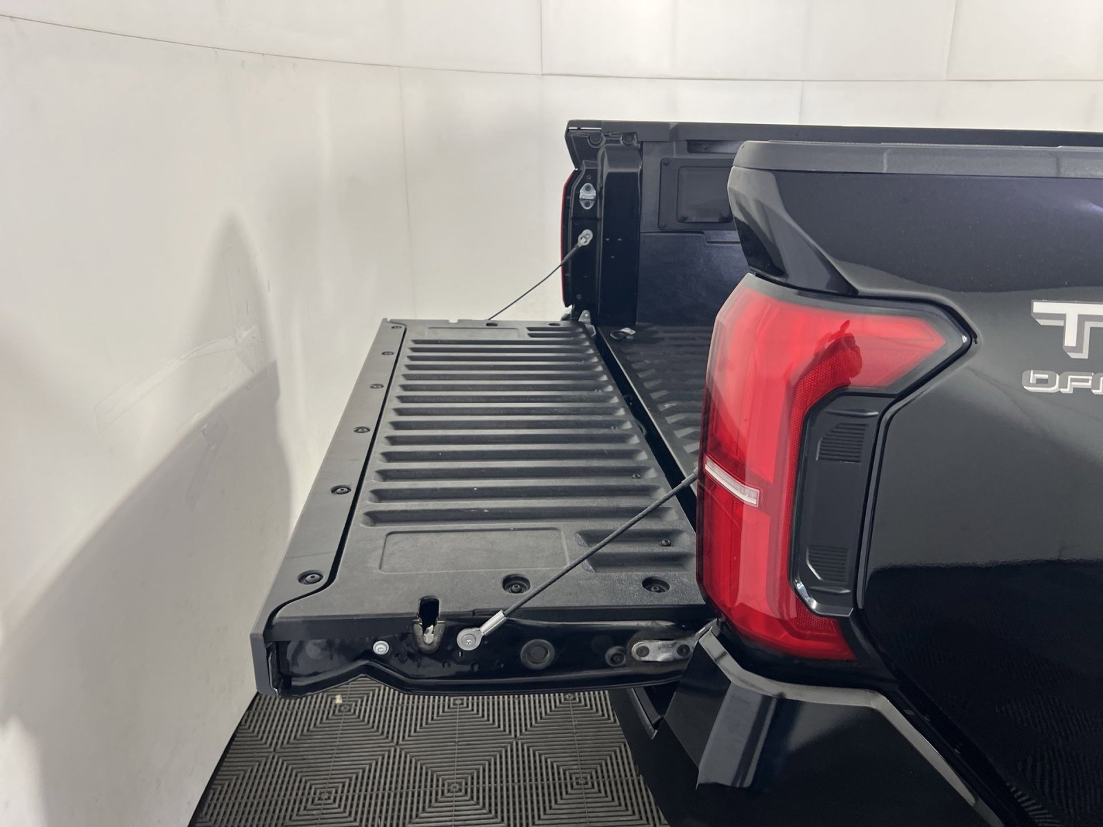 Used 2025 Toyota Tacoma TRD Off-Road AWD/4WD image 27