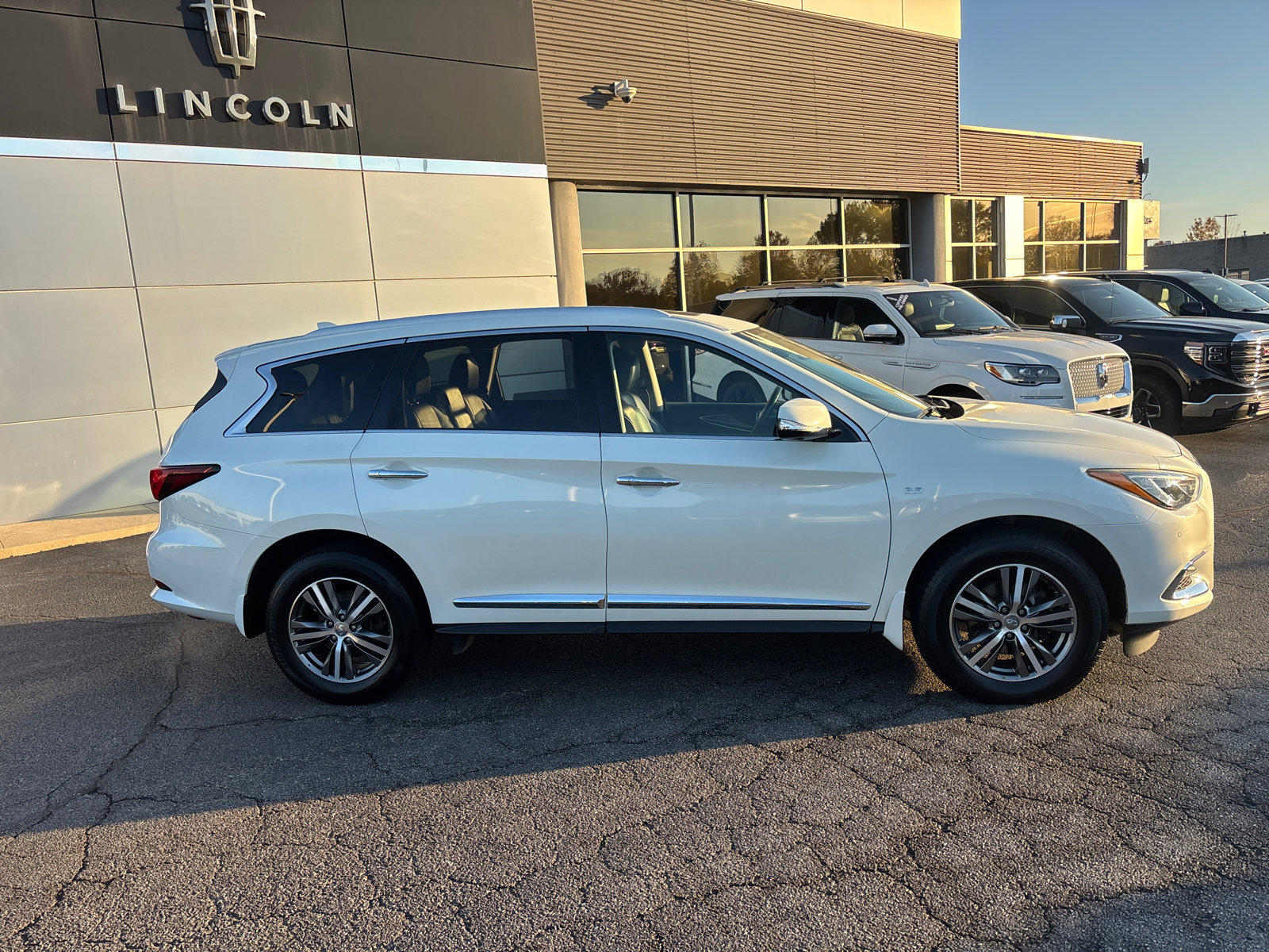 Used 2020 INFINITI QX60 Luxe w/ Essential Package image 8