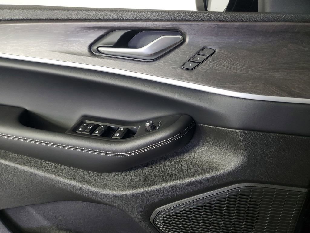 New 2025 Jeep Grand Cherokee L Limited image 30