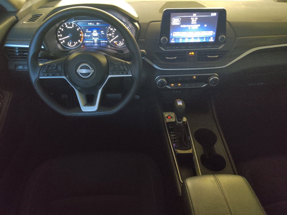 Used 2025 Nissan Altima 2.5 SV FWD image 22