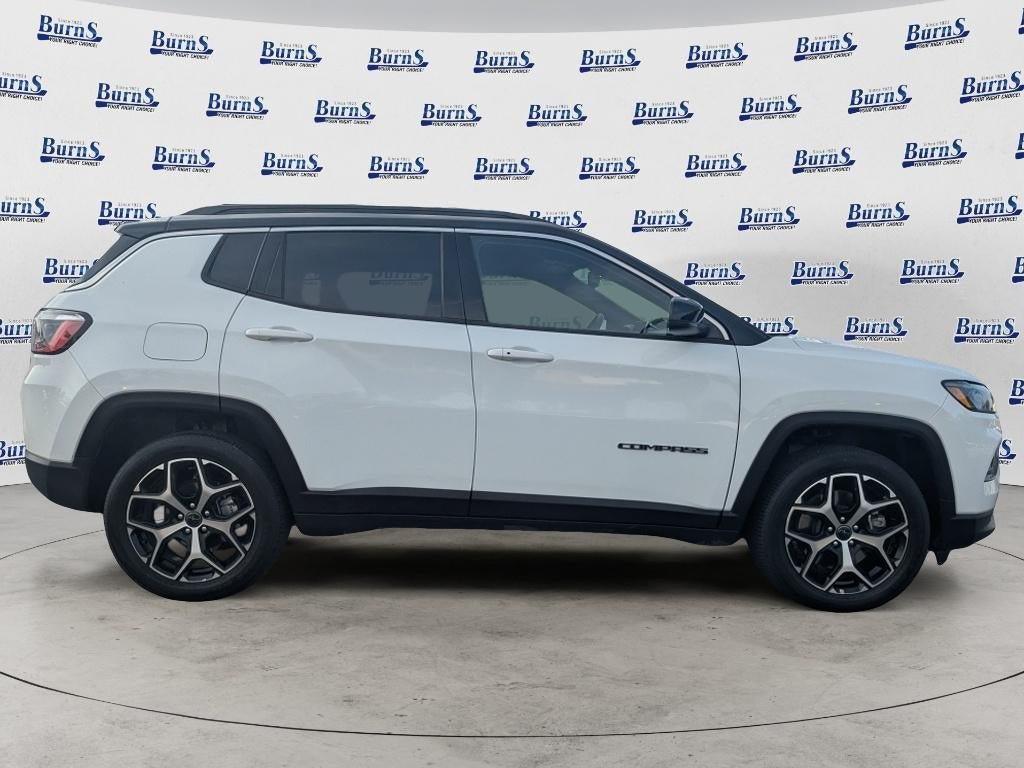 Used 2025 Jeep Compass Limited AWD/4WD image 2