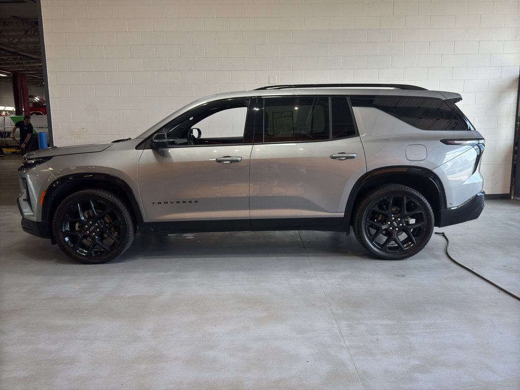 Used 2025 Chevrolet Traverse RS AWD/4WD image 2