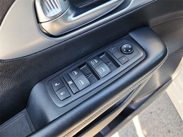 Used 2021 Chrysler Pacifica Touring-L w/ S Appearance Package image 9