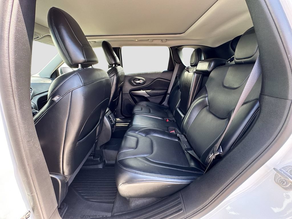 Used 2021 Jeep Cherokee Limited w/ Mopar Interior Package AWD/4WD image 24