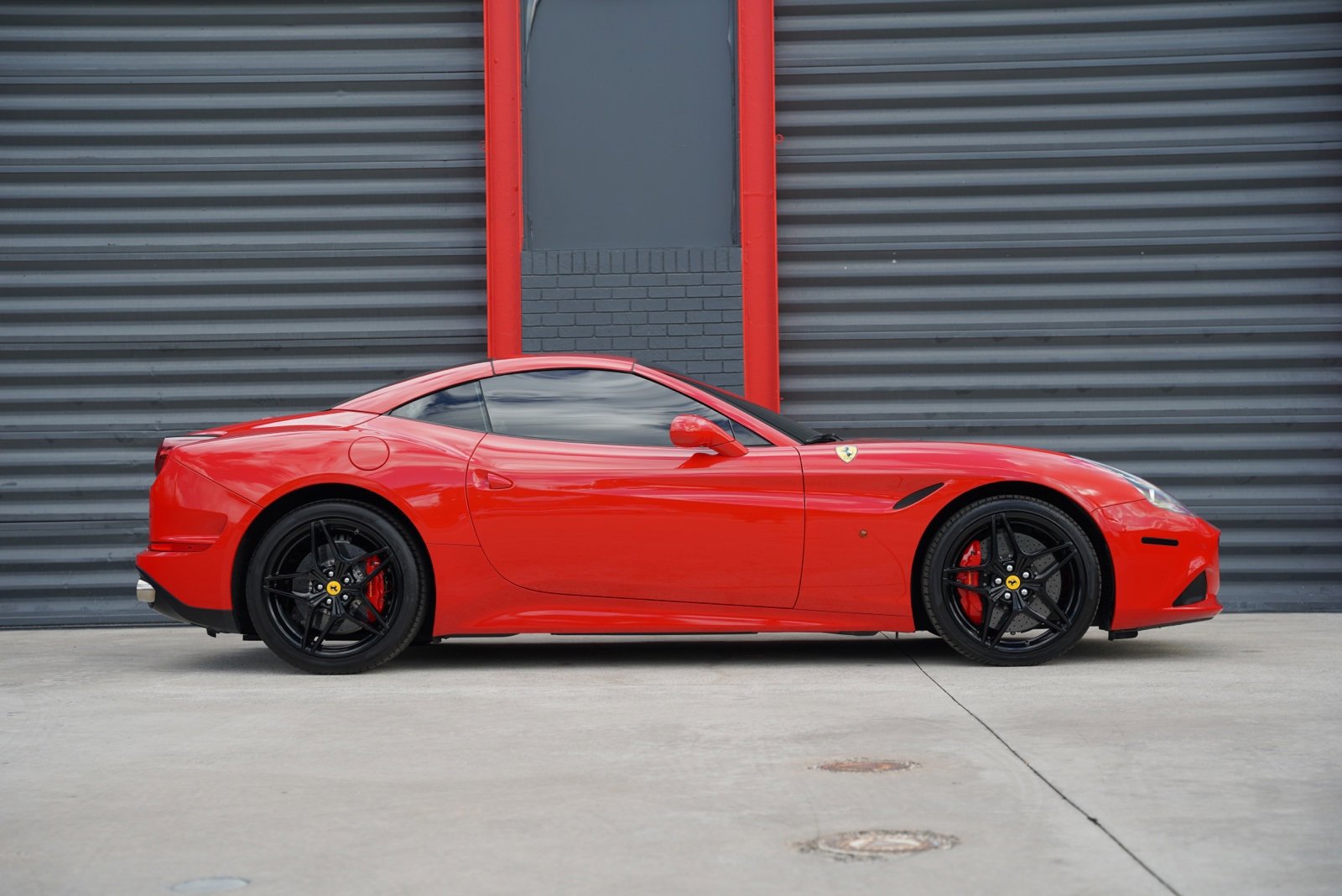 Used 2016 Ferrari California T image 15