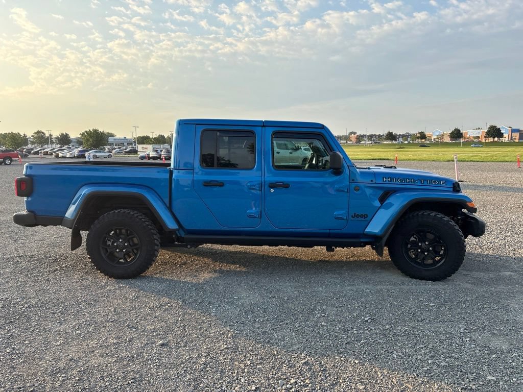 Used 2025 Jeep Gladiator Sport AWD/4WD image 11