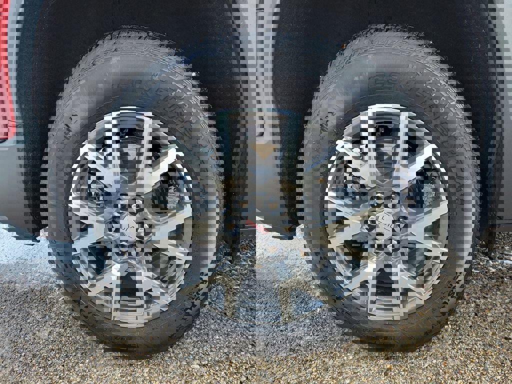 Used 2023 GMC Acadia SLE w/ Driver Convenience Package image 5