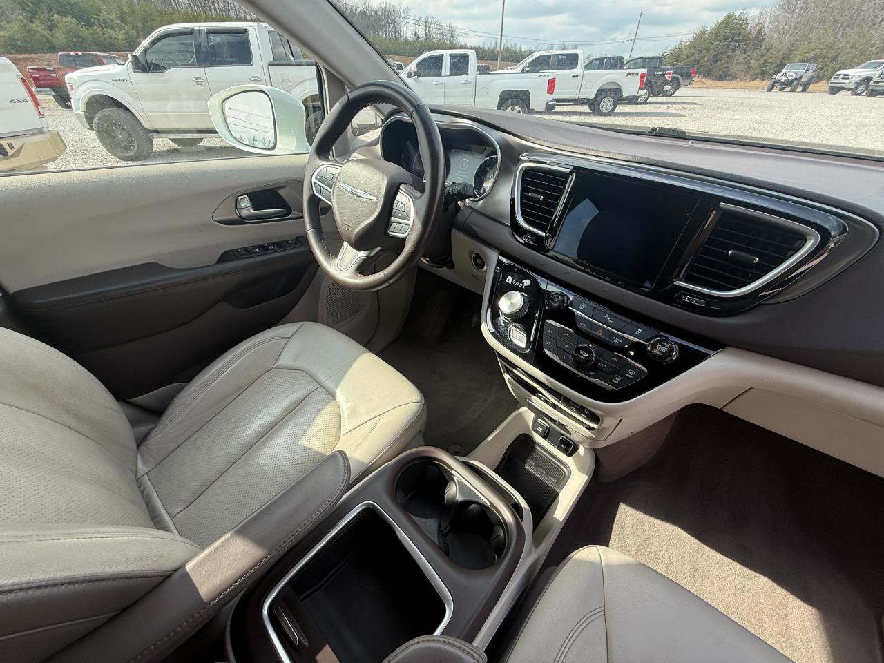 Used 2018 Chrysler Pacifica Touring-L Plus image 7
