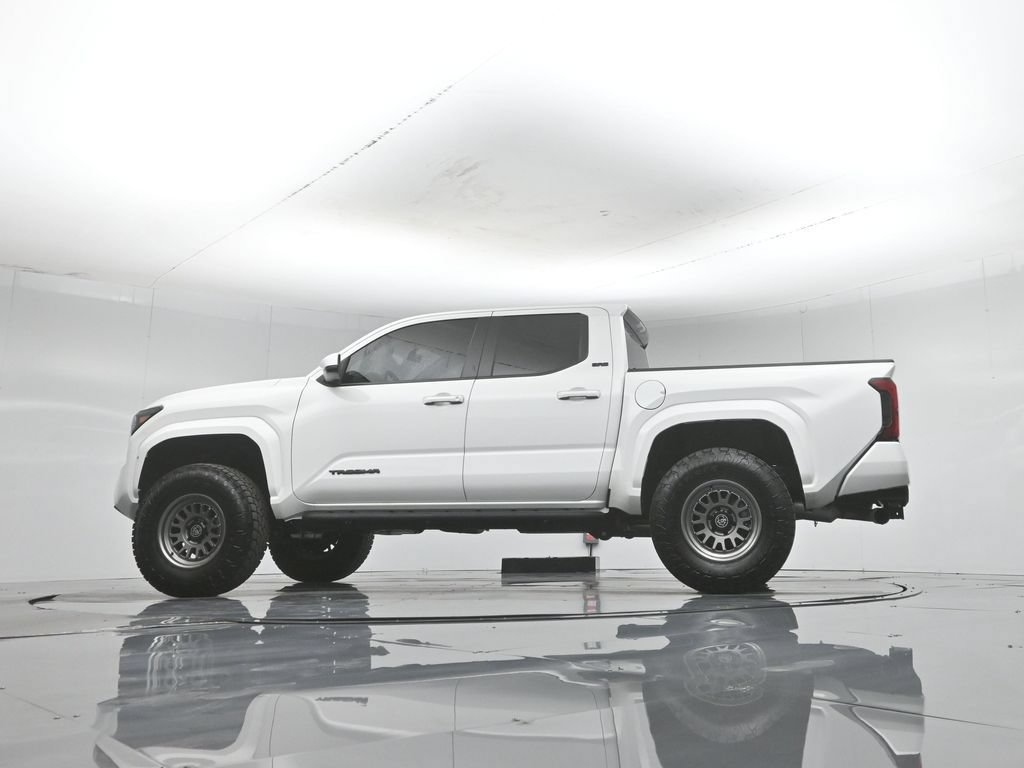 Used 2025 Toyota Tacoma SR5 AWD/4WD image 53