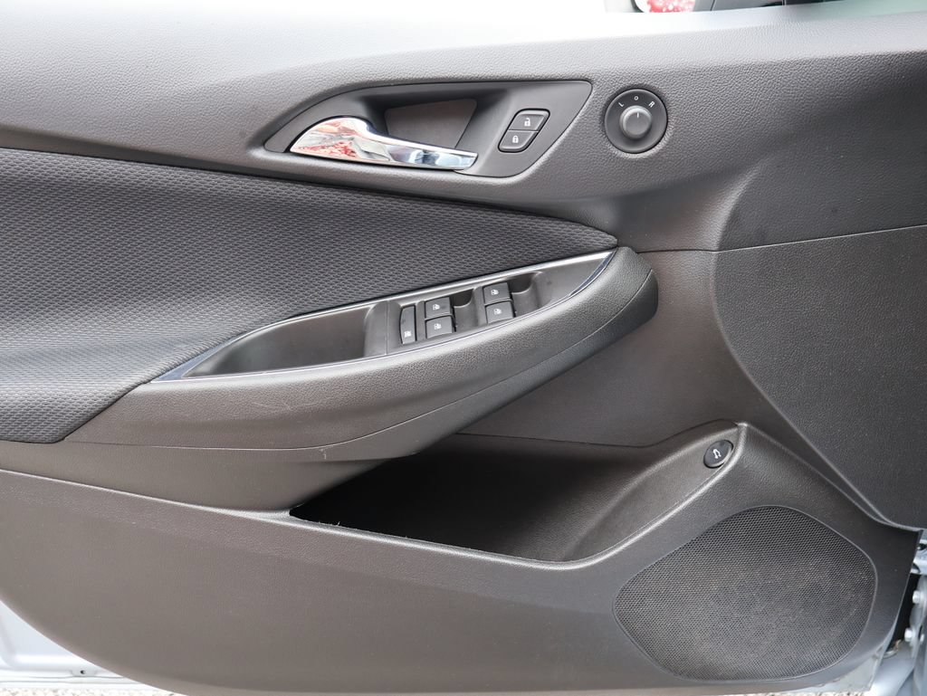 Used 2018 Chevrolet Cruze LT FWD image 19