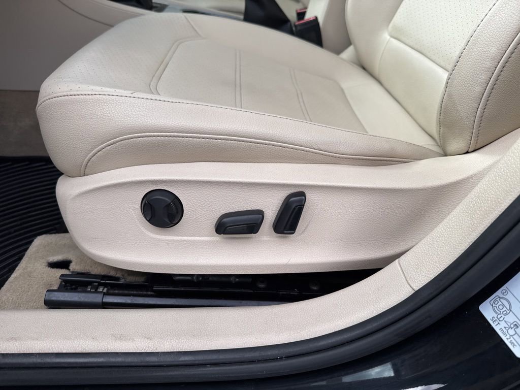 Used 2013 Volkswagen Passat TDI SE image 15