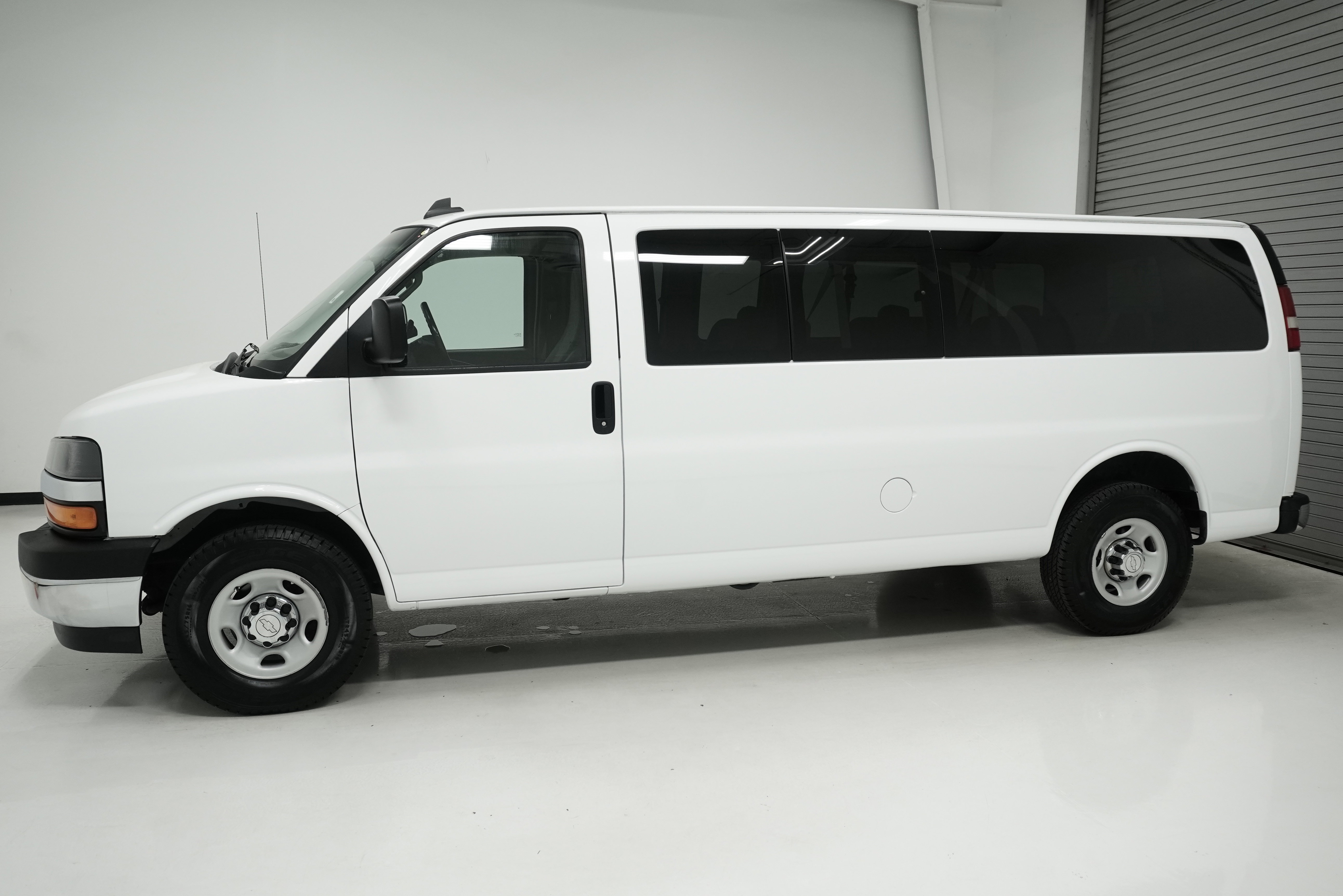 Used 2017 Chevrolet Express 3500 LT w/ LT Preferred Equipment Group image 6